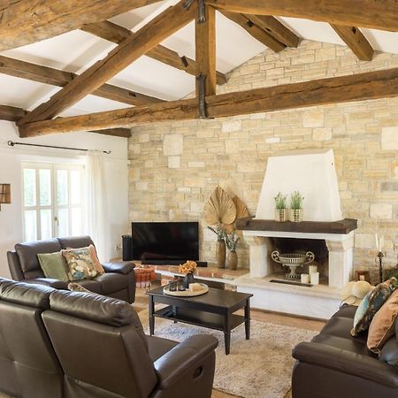 Villa Melissa - Istrisches Steinhaus Mit Pool In Guter Lage Sveti Lovrec Pazenaticki ภายนอก รูปภาพ