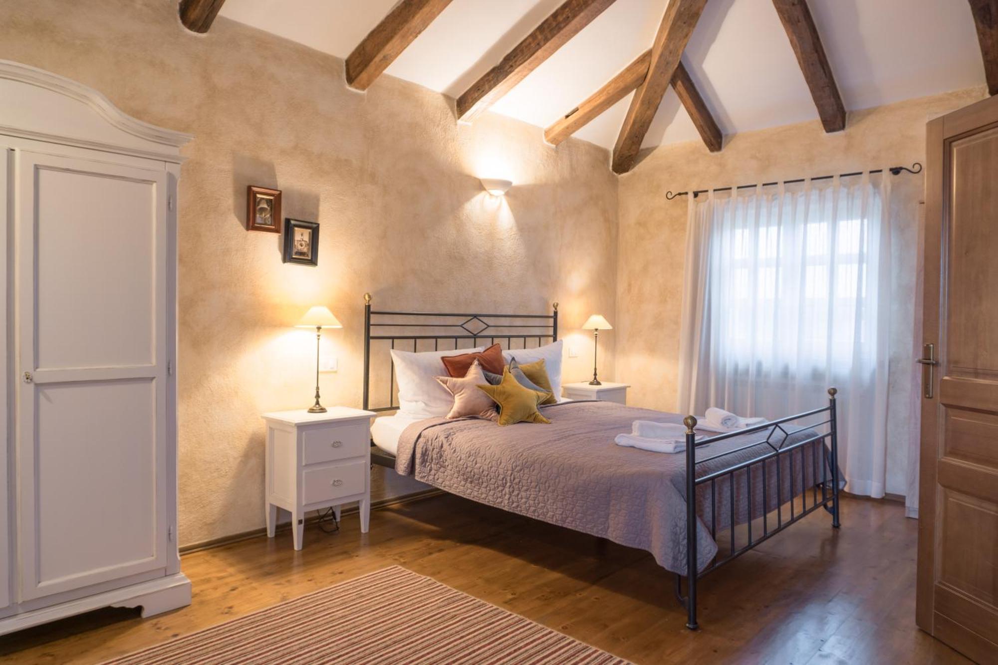 Villa Melissa - Istrisches Steinhaus Mit Pool In Guter Lage Sveti Lovrec Pazenaticki ภายนอก รูปภาพ